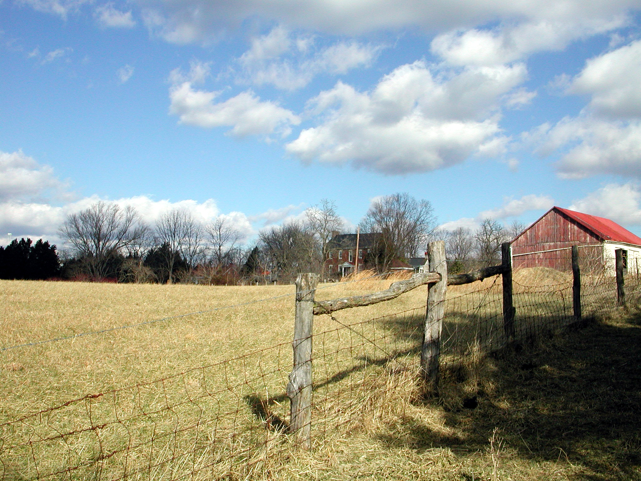 house and barn1.JPG